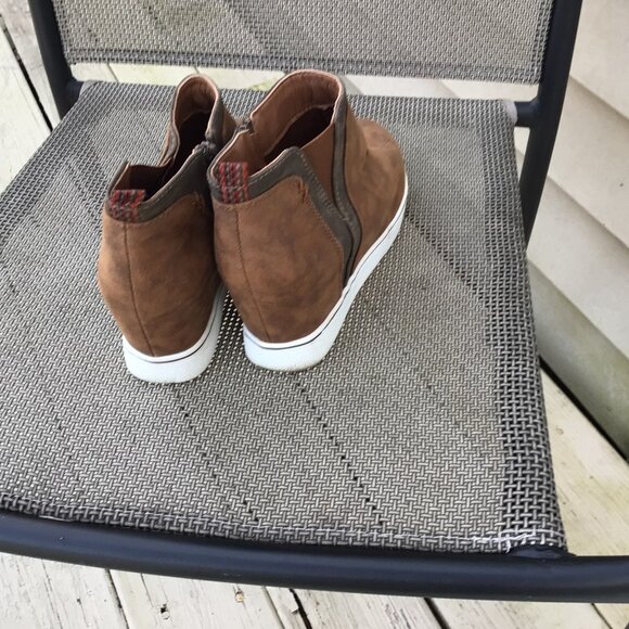 Sugar Women's Glossy Wedge Sneaker - Picture 3 of 3